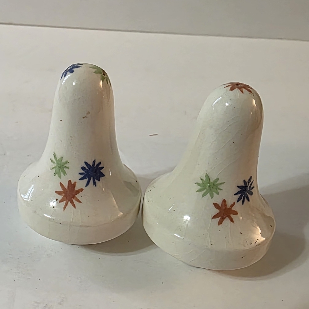 Handpainted Vtg Salt And Pepper Shaker Set